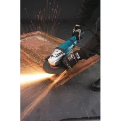 Meuleuse 2400W MAKITA - Ø 230 Mm - GA9030X01 8 Meuleuse 2400W MAKITA - Ø 230 Mm - GA9030X01 -OutilExpress Soldes Magasin MNA40012 4