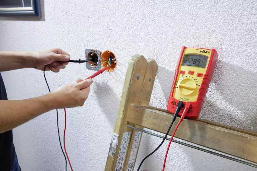 Multimètre Numérique WIHA Jusqu'à 1000V AC Cat. IV + 2 Piles AAA Incluses - 45215 – Image 2