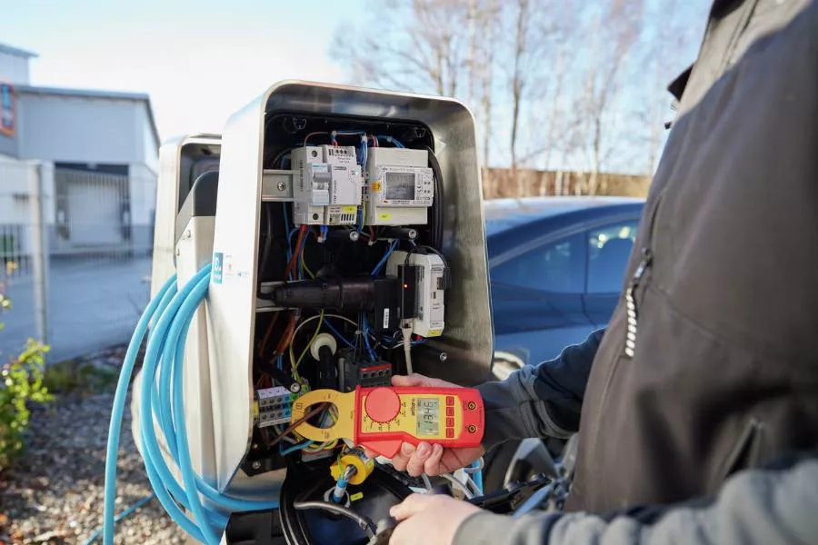 Pince Ampèremétrique WIHA Jusqu'à 1000 V AC Cat. IV + 2 Piles AAA Incluses - 45219 – Image 4